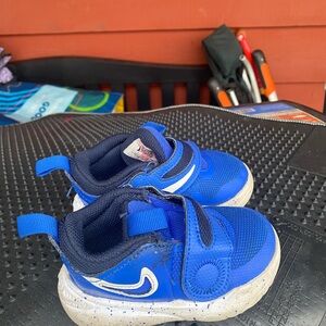 Nike DV8995-400 Team Hustle D 11 (GS) Hyper Royal/White Boy's Sneakers Size 6C